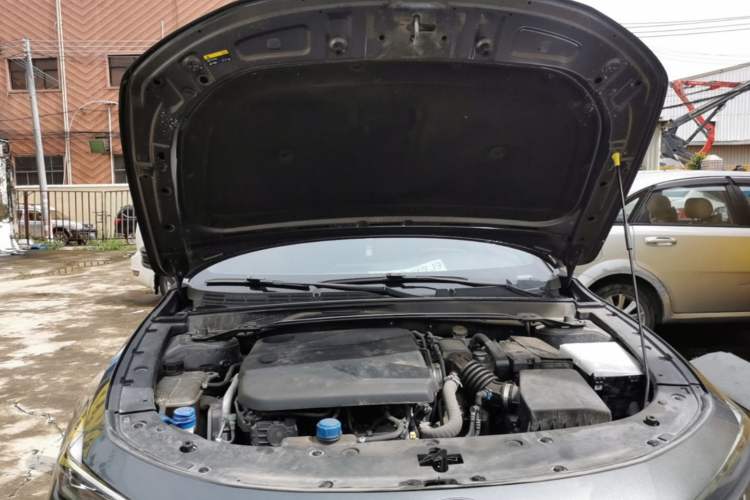Used CHANGAN UNI-V 2023 1.5T Prestige Model Engine Bay