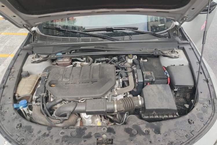 Used CHANGAN UNI-V 2023 2.0T Sport Edition Engine Bay