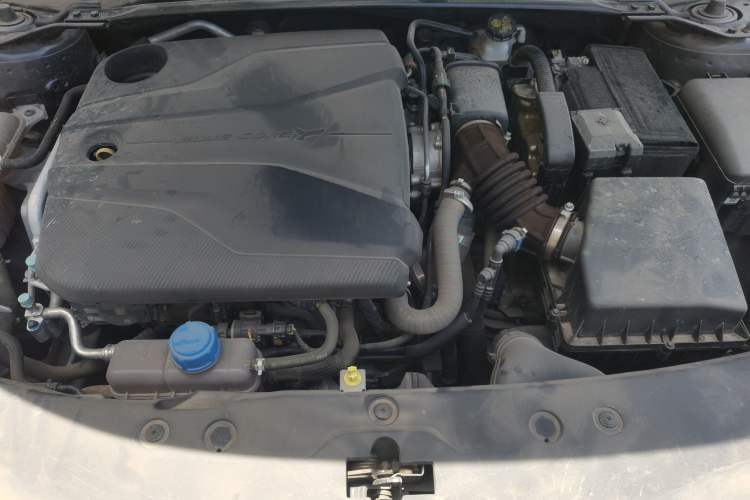 Used CHANGAN UNI-V 2023 1.5T Sport Edition Engine Bay