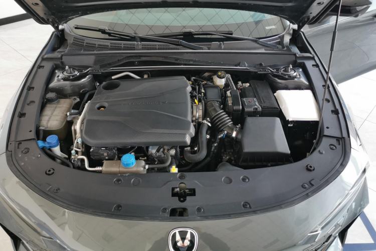 Used CHANGAN UNI-V 2023 1.5T Prestige Model Engine Bay