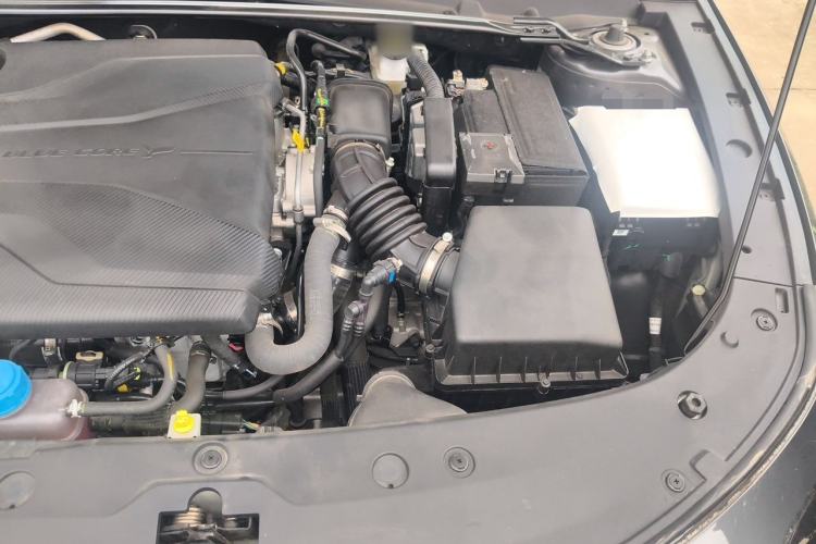 Used CHANGAN UNI-V 2023 1.5T Sport Edition Engine Bay Left