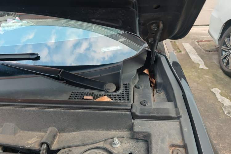 Used CHANGAN UNI-V 2023 1.5T Prestige Model Engine Bay Left