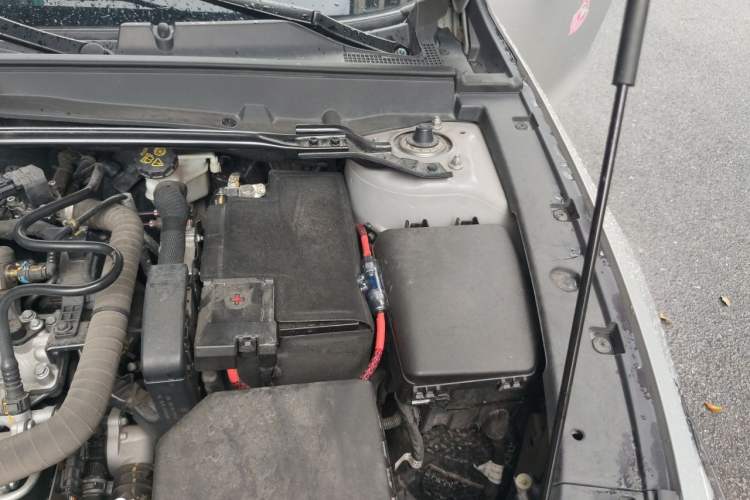 Used CHANGAN UNI-V 2023 2.0T Sport Edition Engine Bay Left