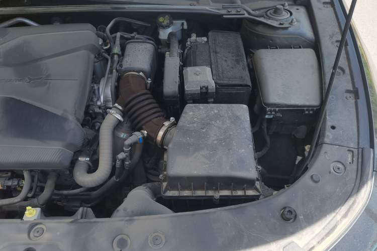 Used CHANGAN UNI-V 2023 1.5T Sport Edition Engine Bay Left
