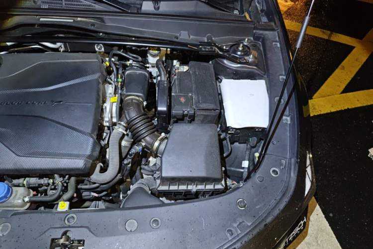 Used CHANGAN UNI-V 2023 1.5T Prestige Model Engine Bay Left