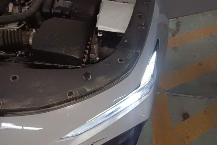 Used CHANGAN UNI-V 2023 2.0T Leading-Speed Edition Engine Bay Left