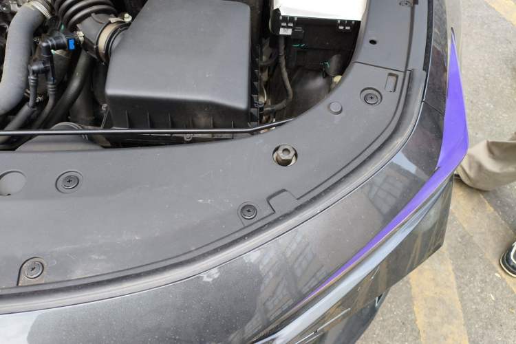 Used CHANGAN UNI-V 2023 1.5T Prestige Model Engine Bay Left