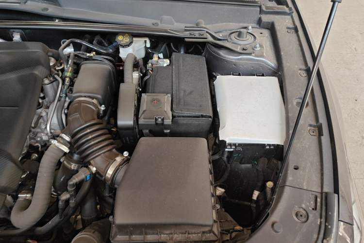 Used CHANGAN UNI-V 2023 1.5T Prestige Model Engine Bay Left