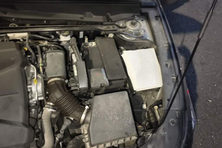 Used CHANGAN UNI-V 2023 1.5T Prestige Model Engine Bay Left