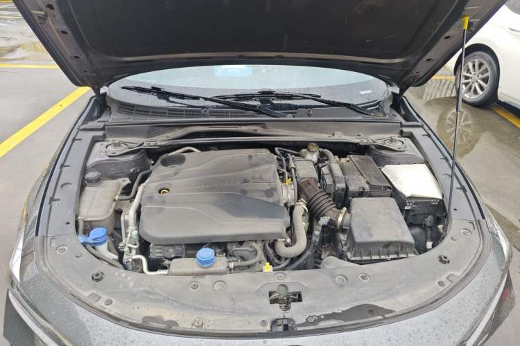 Used CHANGAN UNI-V 2023 1.5T Prestige Model Engine Bay