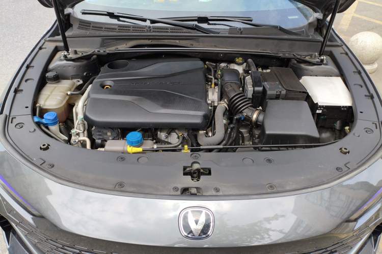 Used CHANGAN UNI-V 2023 1.5T Prestige Model Engine Bay