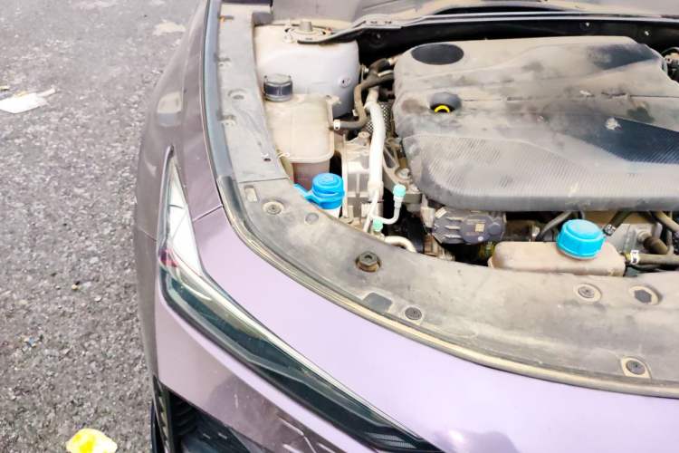 Used CHANGAN UNI-V 2023 1.5T Sport Edition Engine Bay Right