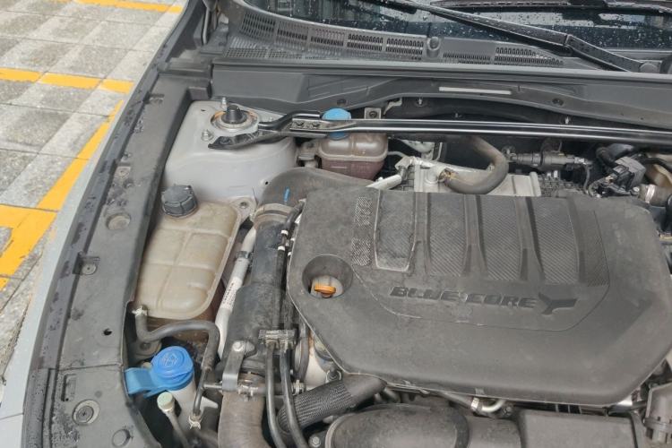 Used CHANGAN UNI-V 2023 2.0T Sport Edition Engine Bay Right
