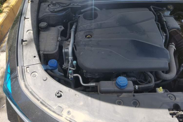 Used CHANGAN UNI-V 2023 1.5T Sport Edition Engine Bay Right