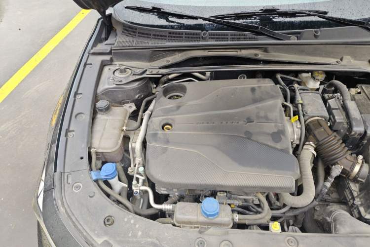 Used CHANGAN UNI-V 2023 1.5T Prestige Model Engine Bay Right