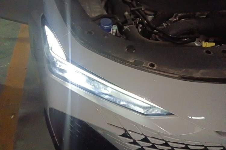Used CHANGAN UNI-V 2023 2.0T Leading-Speed Edition Engine Bay Right
