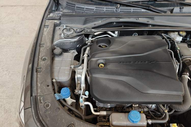 Used CHANGAN UNI-V 2023 1.5T Prestige Model Engine Bay Right