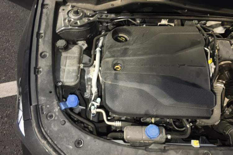 Used CHANGAN UNI-V 2023 1.5T Prestige Model Engine Bay Right