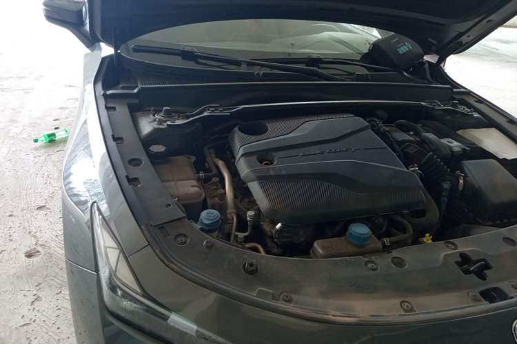 Used CHANGAN UNI-V 2023 1.5T Sport Edition Engine Bay Right