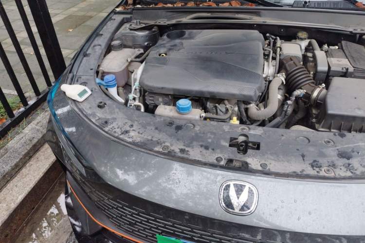 Used CHANGAN UNI-V 2023 1.5T Sport Edition Engine Bay Right
