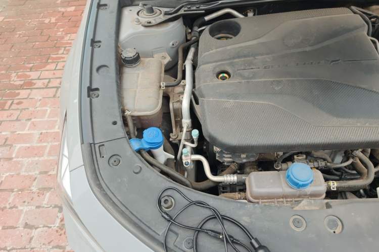 Used CHANGAN UNI-V 2023 1.5T Prestige Model Engine Bay Right