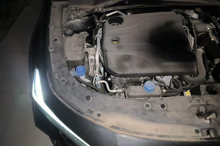 Used CHANGAN UNI-V 2023 1.5T Prestige Model Engine Bay Right