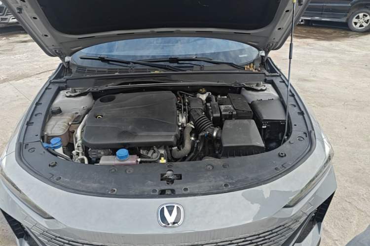Used CHANGAN UNI-V 2023 1.5T Prestige Model Engine Bay
