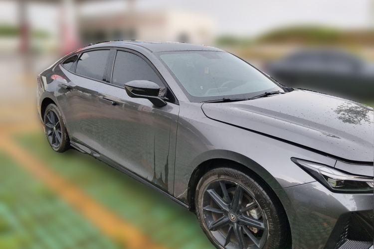 Used CHANGAN UNI-V 2023 1.5T Premium Model Front Right 45 Deg