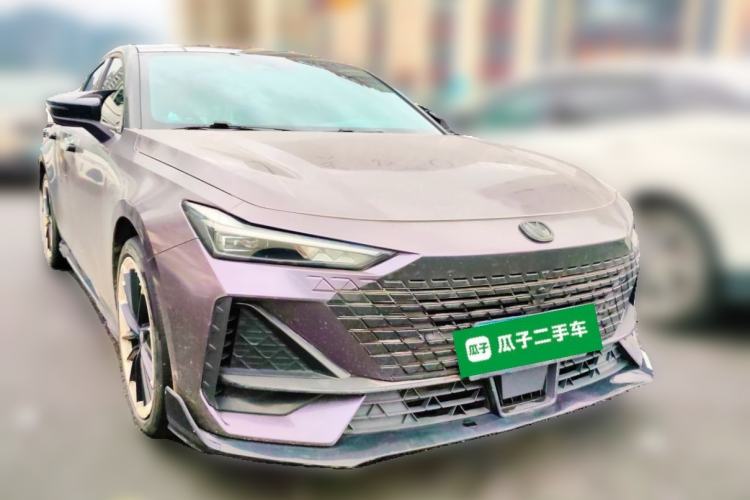 Used CHANGAN UNI-V 2023 1.5T Sport Edition Front Right 45 Deg