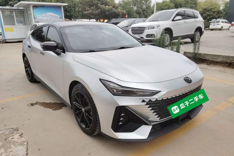 Used CHANGAN UNI-V 2023 1.5T Prestige Model Front Right 45 Deg