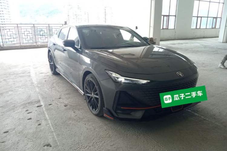 Used CHANGAN UNI-V 2023 1.5T Sport Edition Front Right 45 Deg