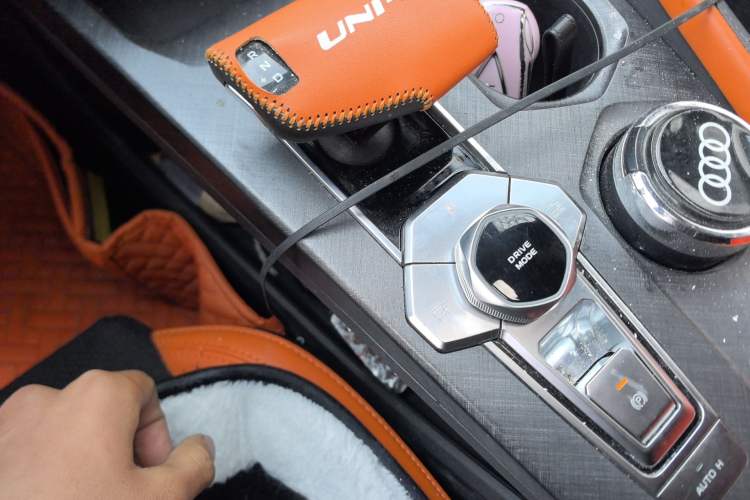 Used CHANGAN UNI-V 2023 1.5T Sport Edition Gear Lever
