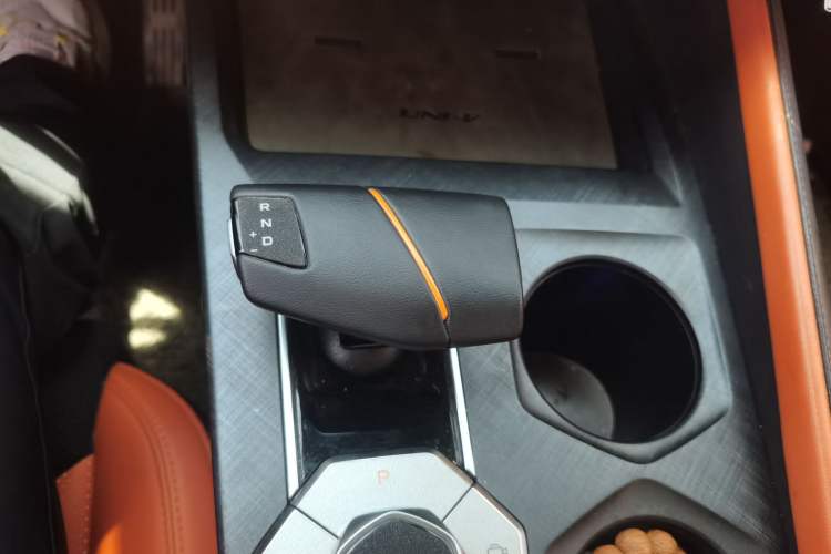 Used CHANGAN UNI-V 2023 1.5T Sport Edition Gear Lever