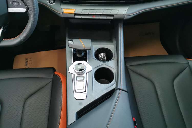 Used CHANGAN UNI-V 2023 1.5T Prestige Model Gear Lever