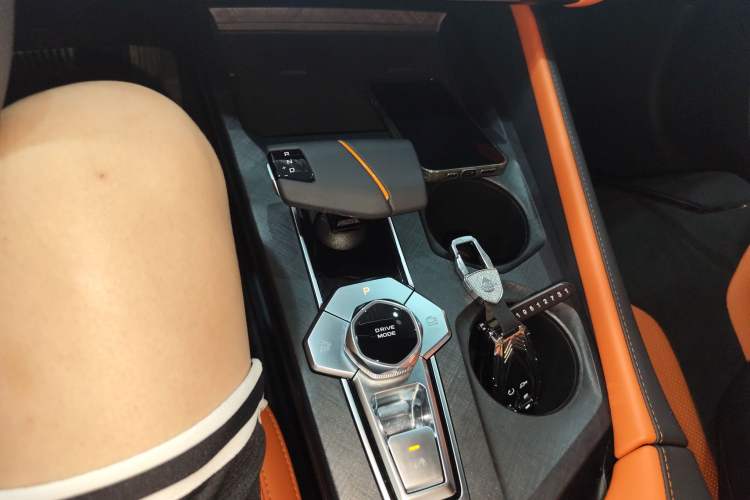 Used CHANGAN UNI-V 2023 2.0T Leading-Speed Edition Gear Lever