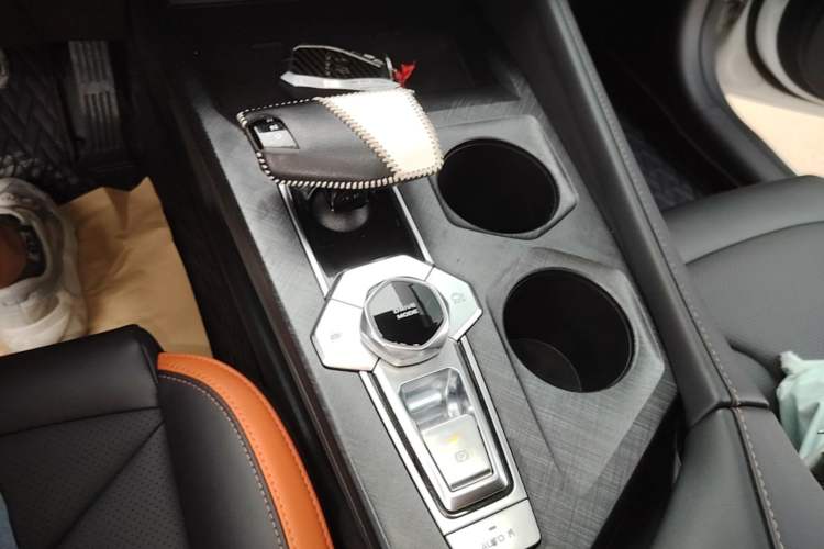 Used CHANGAN UNI-V 2023 1.5T Prestige Model Gear Lever
