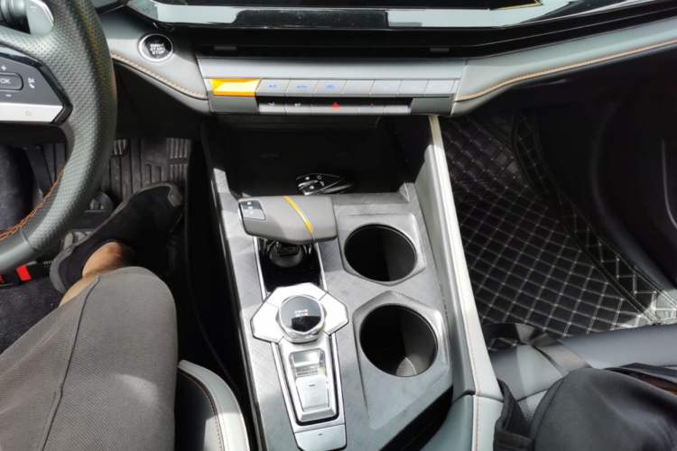 Used CHANGAN UNI-V 2023 1.5T Prestige Model Headliner