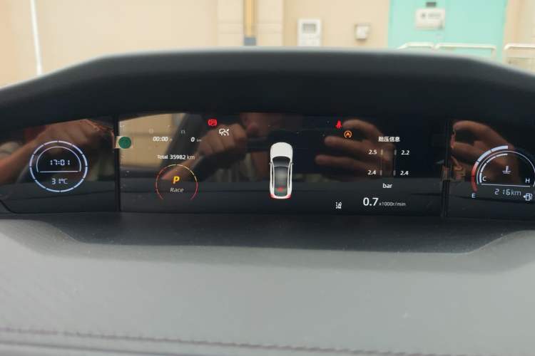 Used CHANGAN UNI-V 2023 1.5T Prestige Model Instrument Cluster