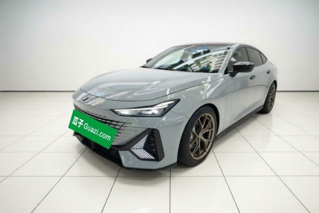 Używany CHANGAN UNI-V 2023 1.5T Prestige Model