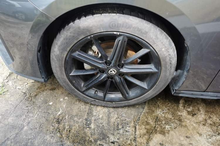 Used CHANGAN UNI-V 2023 1.5T Prestige Model Left Front Wheel Hub