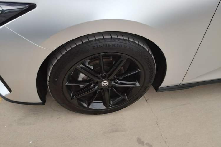 Used CHANGAN UNI-V 2023 1.5T Prestige Model Left Front Wheel Hub