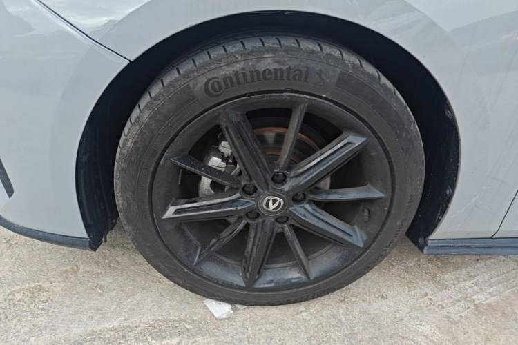 Used CHANGAN UNI-V 2023 1.5T Prestige Model Left Front Wheel Hub