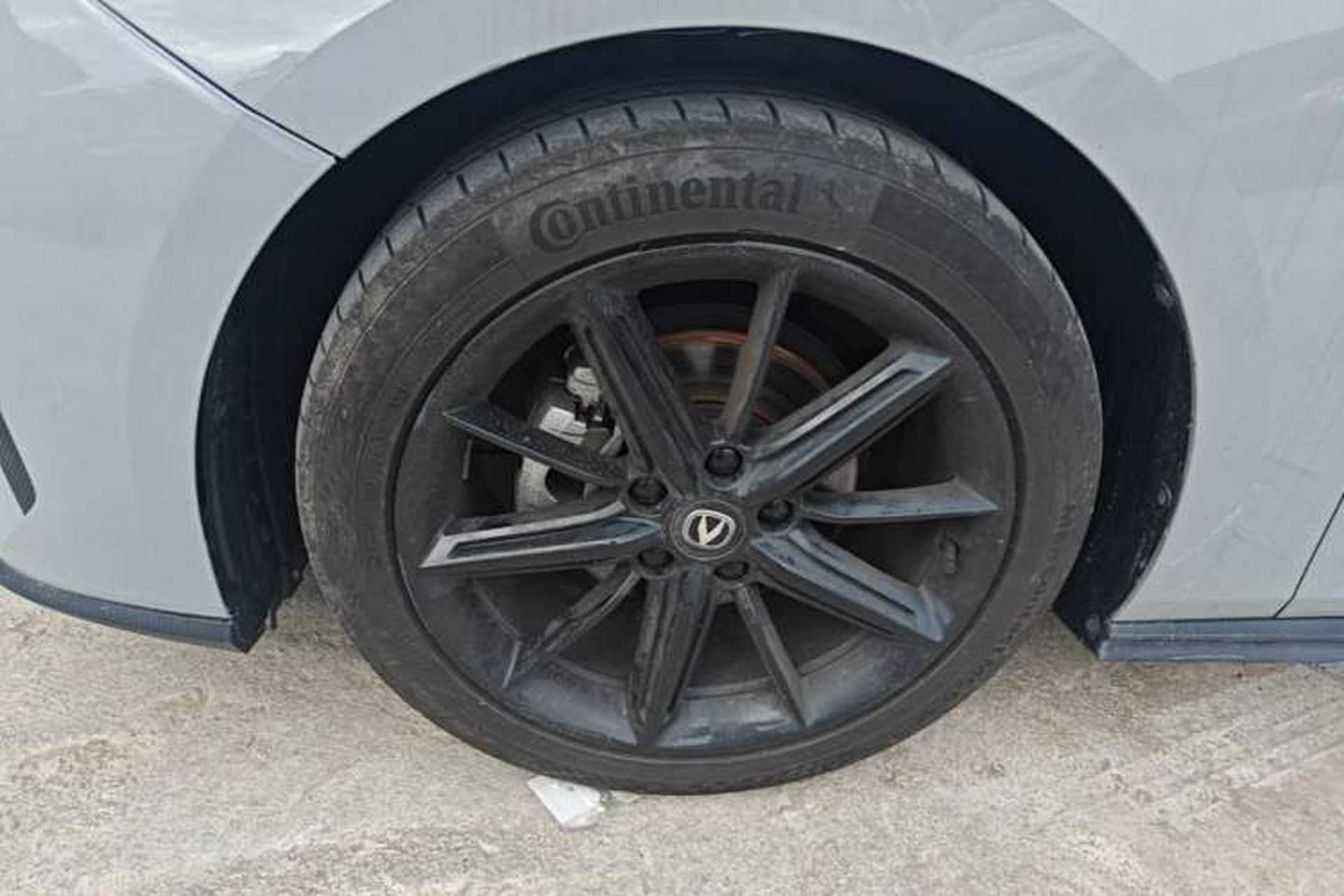 Used CHANGAN UNI-V 2023 1.5T Prestige Model Left Front Wheel Hub
