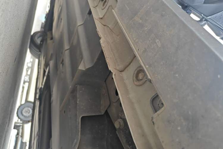 Used CHANGAN UNI-V 2023 1.5T Prestige Model Left Side Sill