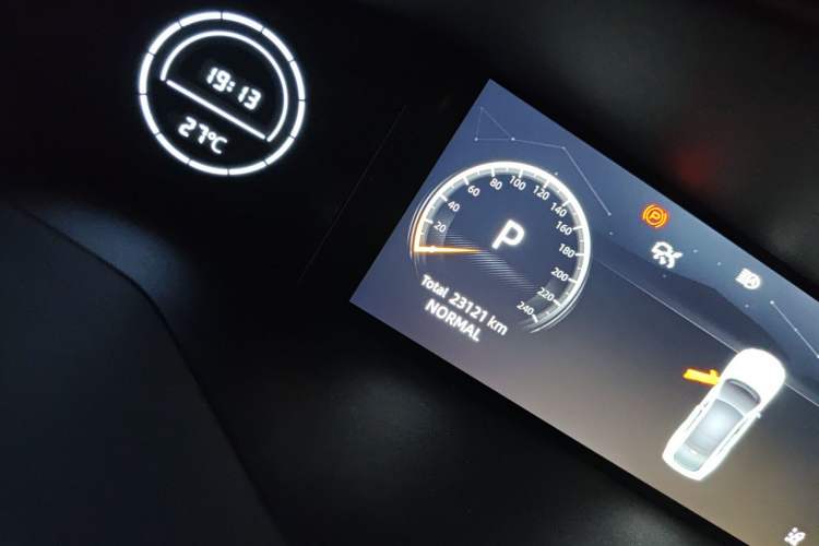 Used CHANGAN UNI-V 2023 1.5T Prestige Model Odometer Close Up
