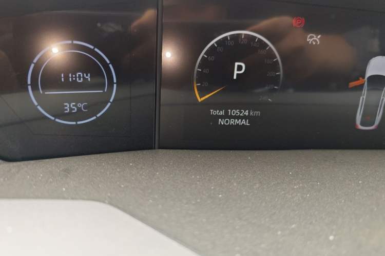Used CHANGAN UNI-V 2023 1.5T Prestige Model Odometer Close Up
