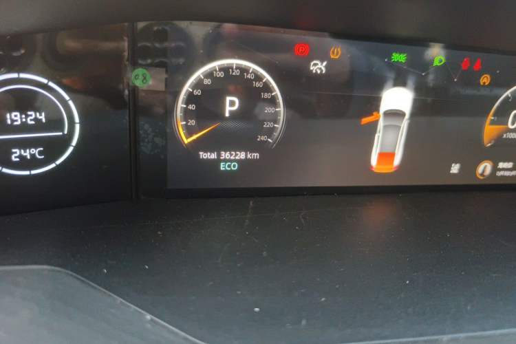 Used CHANGAN UNI-V 2023 1.5T Prestige Model Odometer Close Up