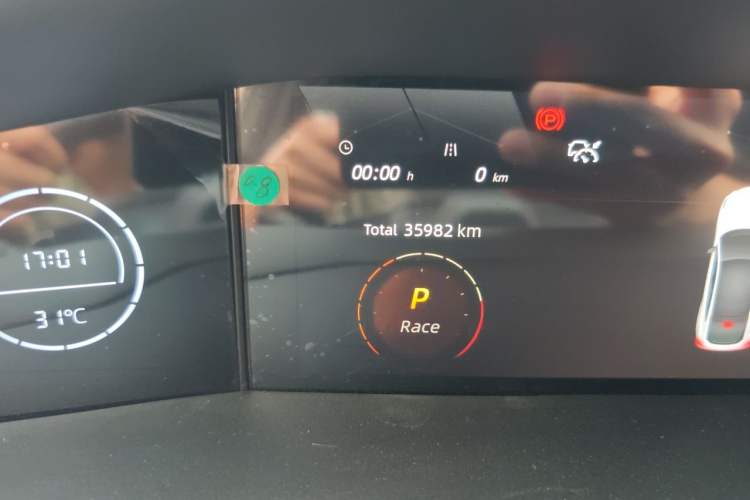 Used CHANGAN UNI-V 2023 1.5T Prestige Model Odometer Close Up