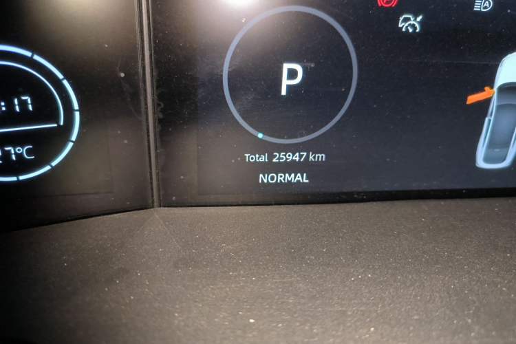Used CHANGAN UNI-V 2023 1.5T Prestige Model Odometer Close Up