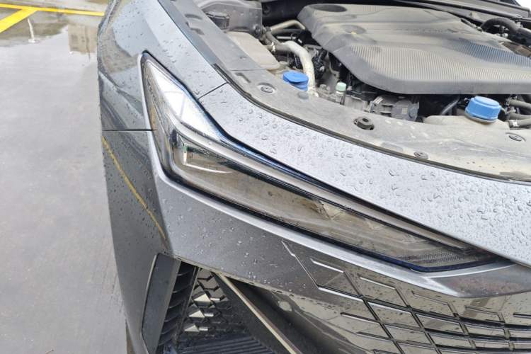 Used CHANGAN UNI-V 2023 1.5T Prestige Model Right Front Headlight